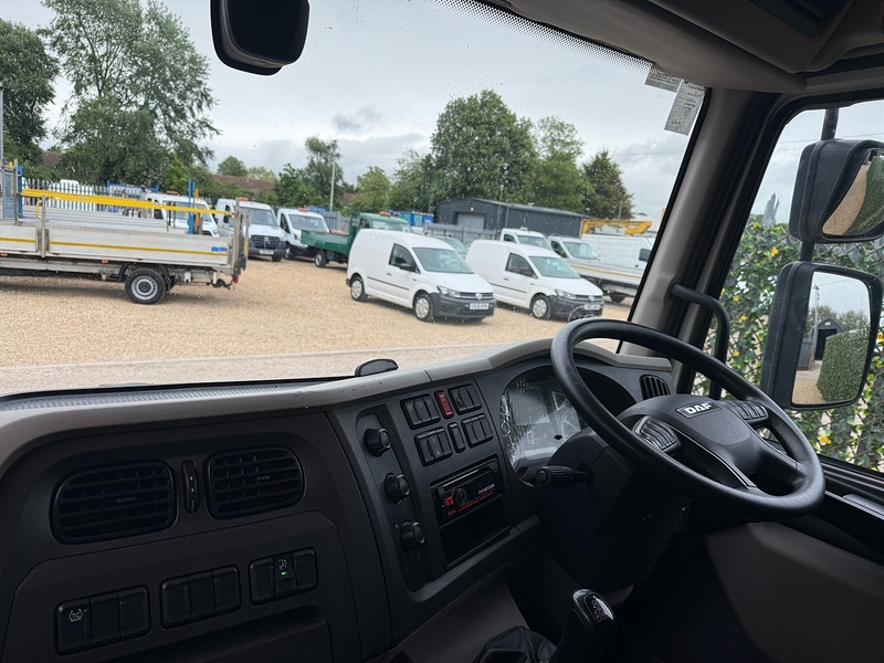 DAF Box Van With Taillift 7.5 Ton Manual 4 X 2 4.5 Box Van Diesel
