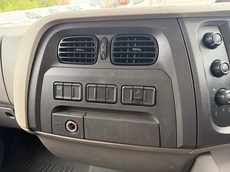 DAF Box Van With Taillift 7.5 Ton Manual 4 X 2 4.5 Box Van Diesel