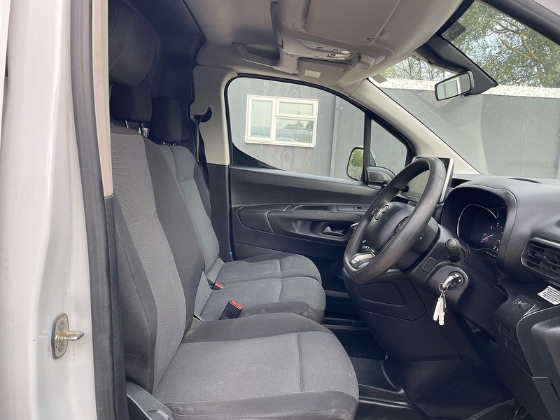 Toyota 1.5 BlueHDi Icon L1 H1 SWB PANEL VAN - WHITE