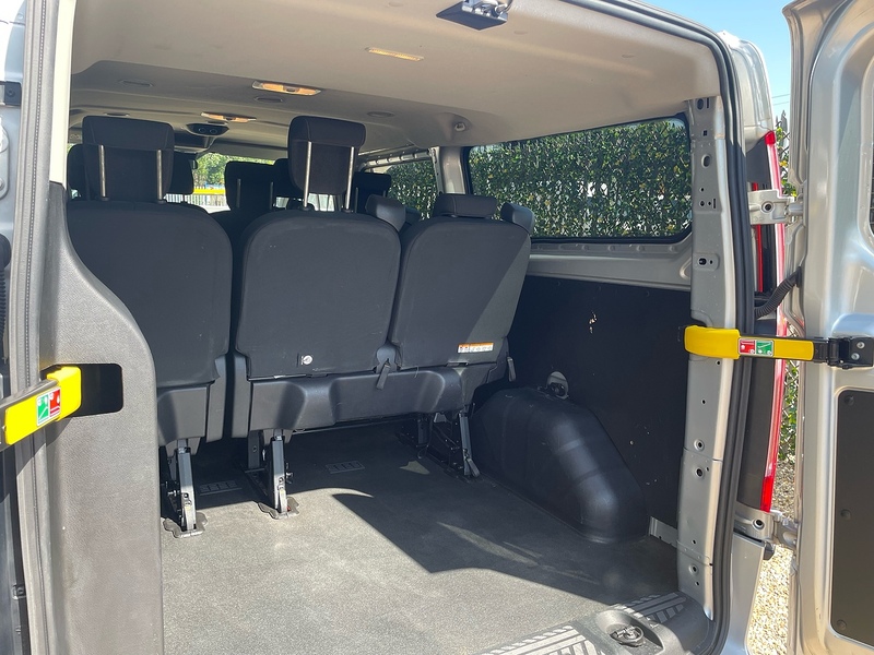 Ford 320 2.0 EcoBlue Trend L2 H1 LWB MINIBUS - 9 SEATS