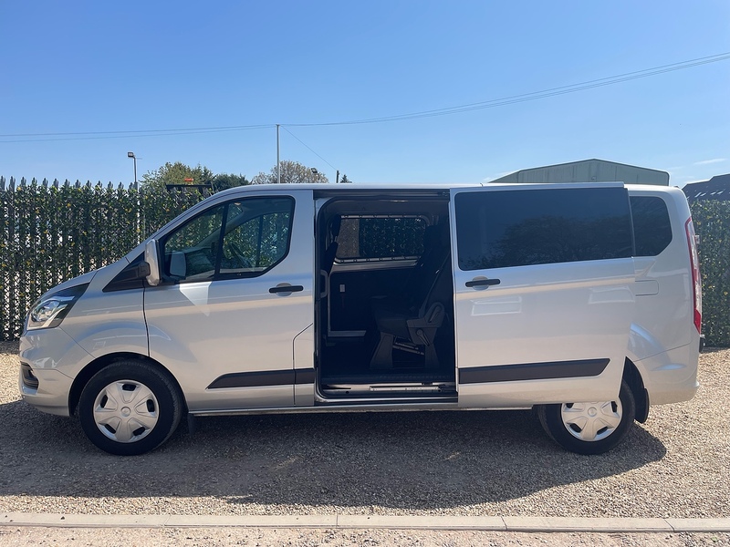 Ford 320 2.0 EcoBlue Trend L2 H1 LWB MINIBUS - 9 SEATS