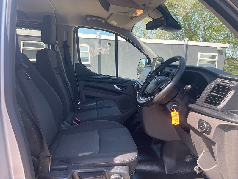 Ford 320 2.0 EcoBlue Trend L2 H1 LWB MINIBUS - 9 SEATS