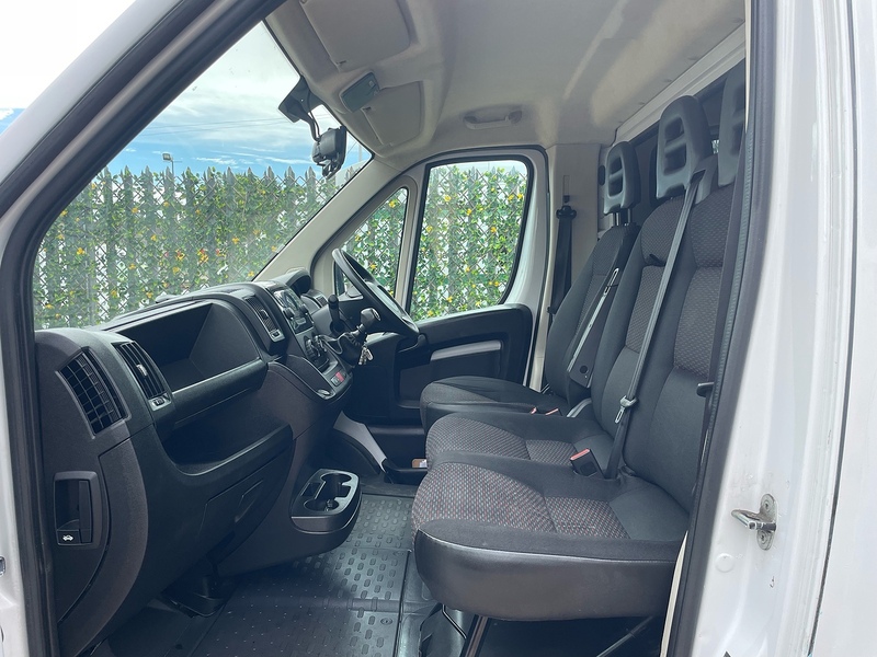 Peugeot 2.2 BlueHDi 335 L3 LWB LOW & GO TAIL RAMP - PLANT TRUCK