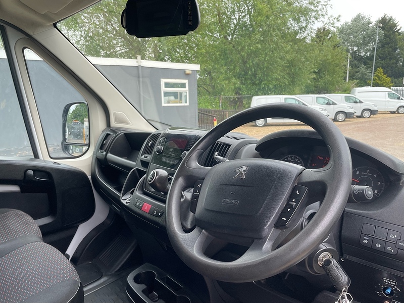 Peugeot 2.2 BlueHDi 335 L3 LWB LOW & GO TAIL RAMP - PLANT TRUCK
