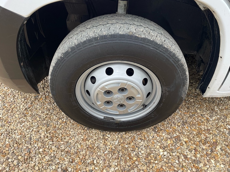 Peugeot 2.2 BlueHDi 335 L3 LWB LOW & GO TAIL RAMP - PLANT TRUCK
