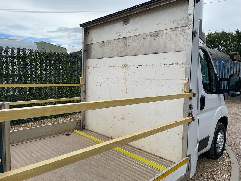 Peugeot 2.2 BlueHDi 335 L3 LWB LOW & GO TAIL RAMP - PLANT TRUCK