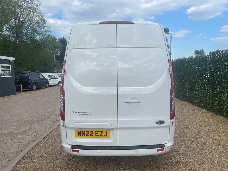 Ford 300 EcoBlue Limited L1 H2 PANEL VAN 2.0 5dr Panel Van Manual Diesel