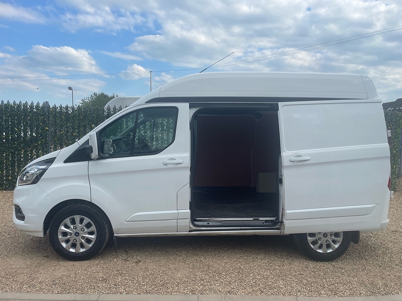 Ford 300 EcoBlue Limited L1 H2 PANEL VAN 2.0 5dr Panel Van Manual Diesel