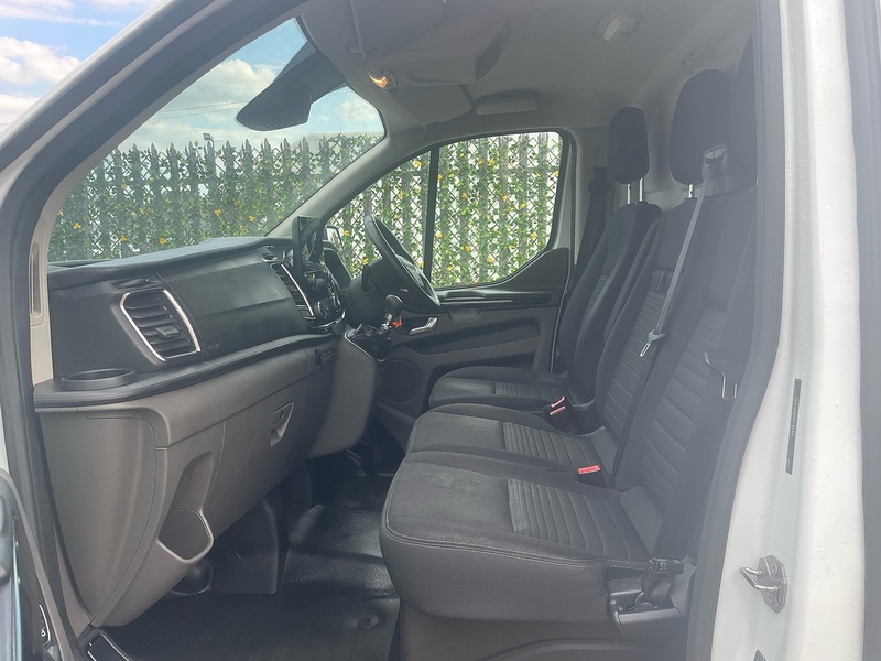 Ford 300 EcoBlue Limited L1 H2 PANEL VAN 2.0 5dr Panel Van Manual Diesel