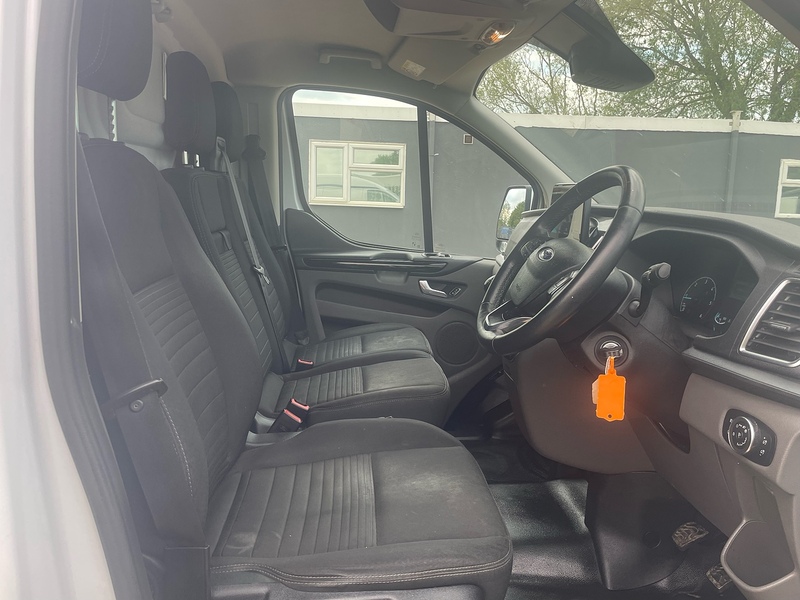 Ford 300 EcoBlue Limited L1 H2 PANEL VAN 2.0 5dr Panel Van Manual Diesel