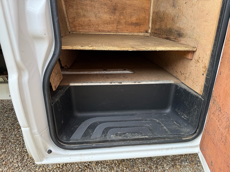 Mercedes-Benz 314 2.1 CDI L3 LWB DOUBLE CAB TIPPER - STORAGE CAB