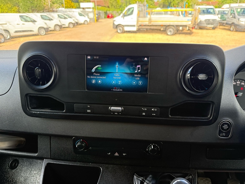 Mercedes-Benz 315 CDI Progressive 2.0 L3 LWB PANEL VAN - WHITE