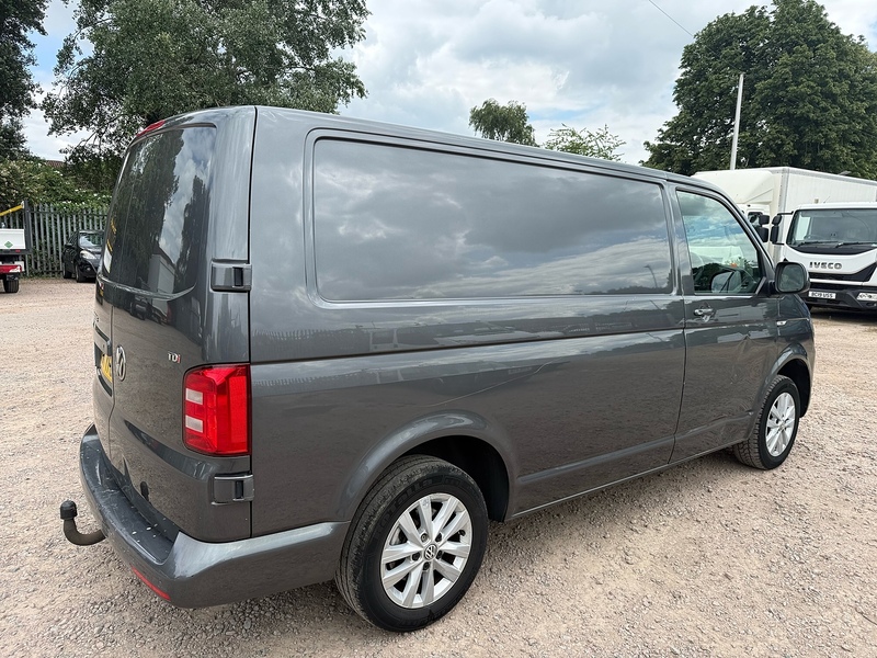 Volkswagen TDI T28 BlueMotion Tech Highline 2.0 L1 H1 SWB PANEL VAN - GREY