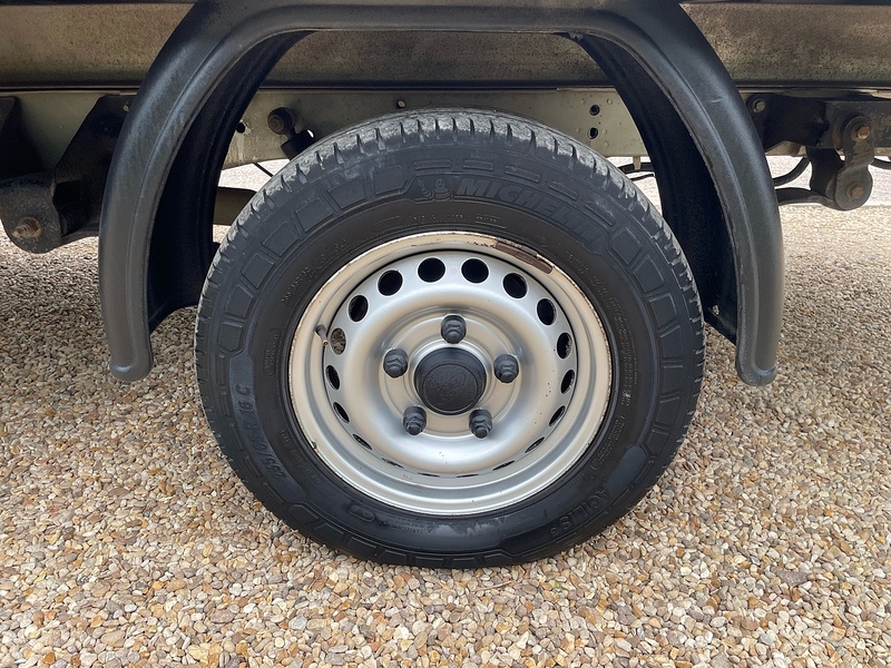 Ford 350 2.0 EcoBlue Leader L4 XLWB DROPSIDE TAIL LIFT - SILVER