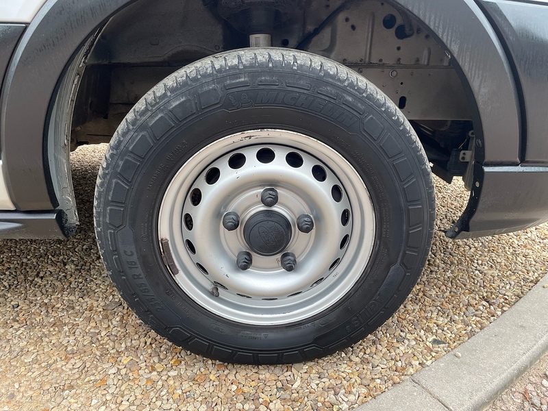 Ford 350 2.0 EcoBlue Leader L4 XLWB DROPSIDE TAIL LIFT - SILVER