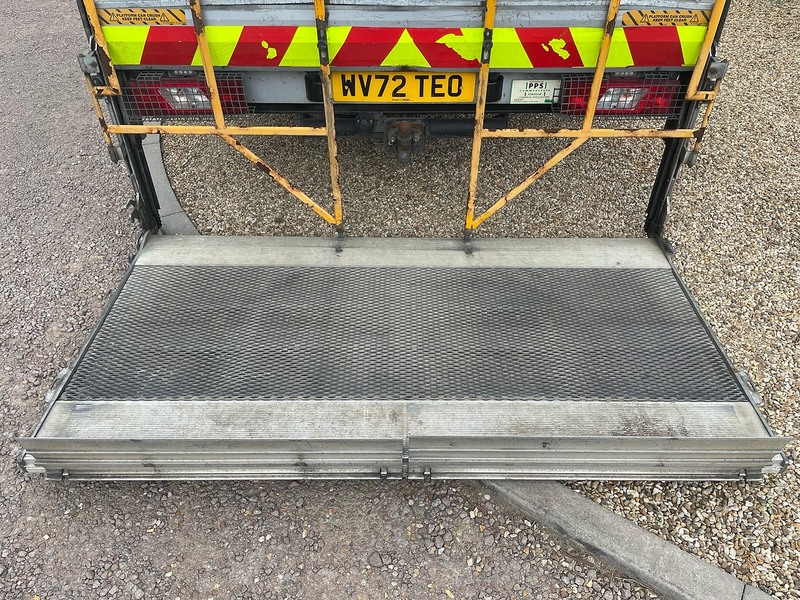 Ford 350 2.0 EcoBlue Leader L4 XLWB DROPSIDE TAIL LIFT - SILVER