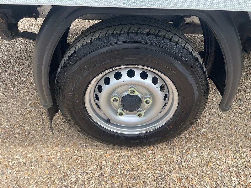 Ford 350 2.0 EcoBlue Leader L4 XLWB DROPSIDE TAIL LIFT - SILVER