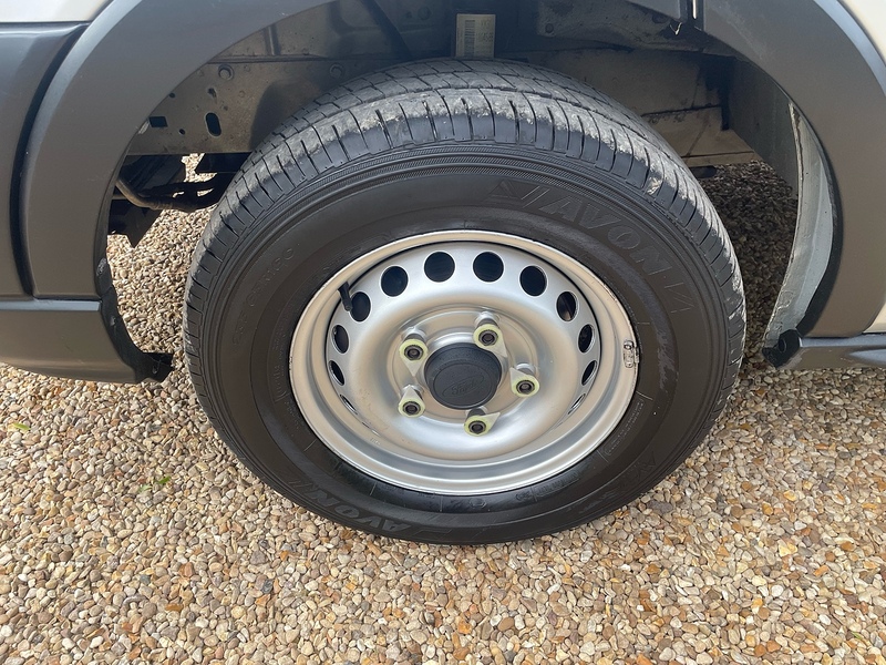 Ford 350 2.0 EcoBlue Leader L4 XLWB DROPSIDE TAIL LIFT - SILVER