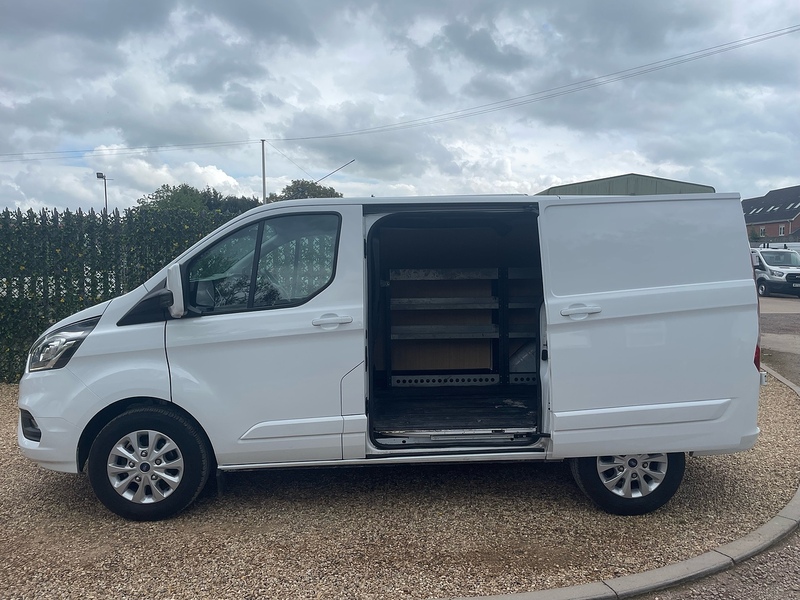 Ford 300 2.0 EcoBlue Limited L1 H1 SWB PANEL VAN - WHITE