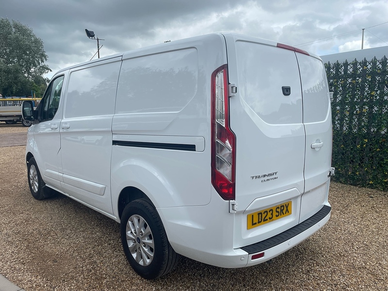 Ford 300 2.0 EcoBlue Limited L1 H1 SWB PANEL VAN - WHITE