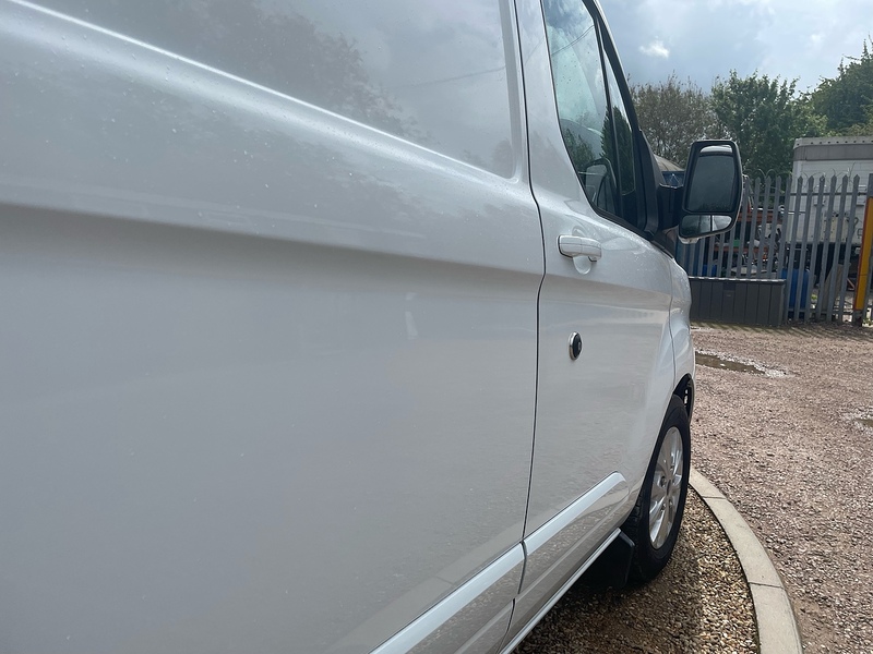 Ford 300 2.0 EcoBlue Limited L1 H1 SWB PANEL VAN - WHITE