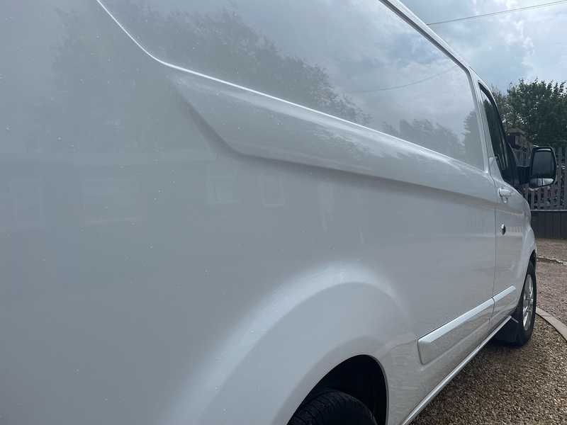 Ford 300 2.0 EcoBlue Limited L1 H1 SWB PANEL VAN - WHITE