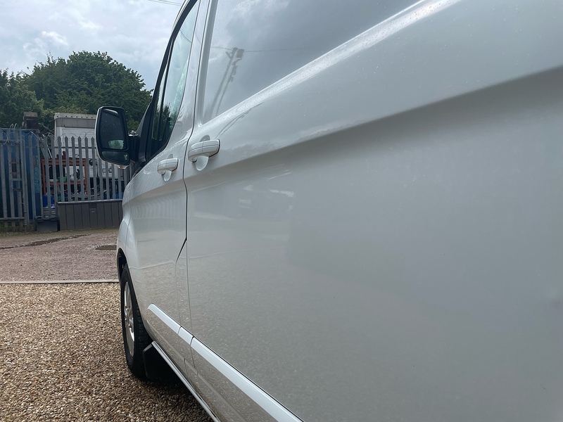 Ford 300 2.0 EcoBlue Limited L1 H1 SWB PANEL VAN - WHITE