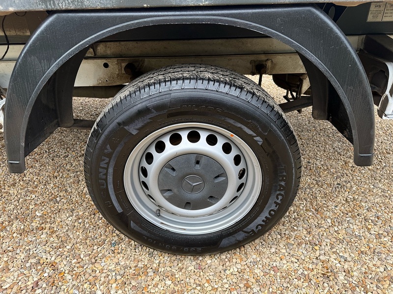 Mercedes-Benz 317 CDI Progressive 2.0 170bhp LWB 14FT DROPSIDE