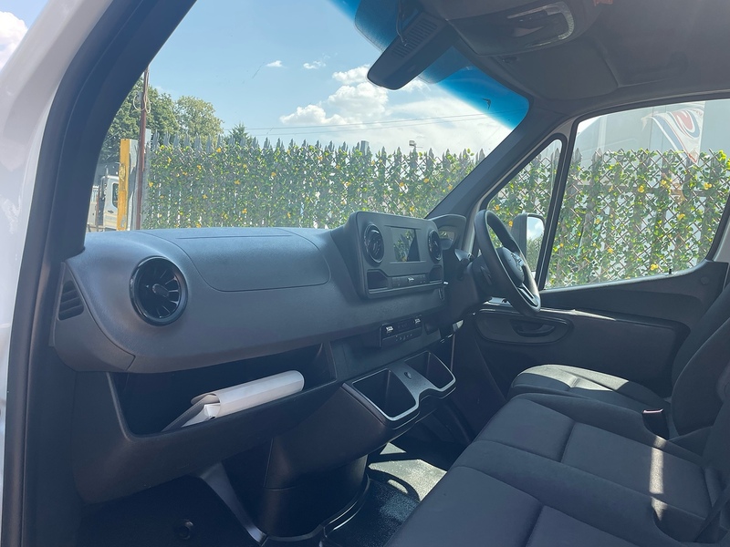 Mercedes-Benz 315 2.0 CDI Progressive L3 LWB DROPSIDE - WHITE