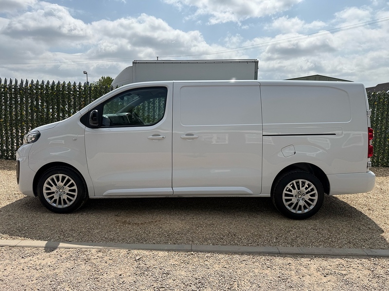 Peugeot BlueHDi 1000 Asphalt Premium + 1.5 L2 H1 LWB PANEL VAN - WHITE