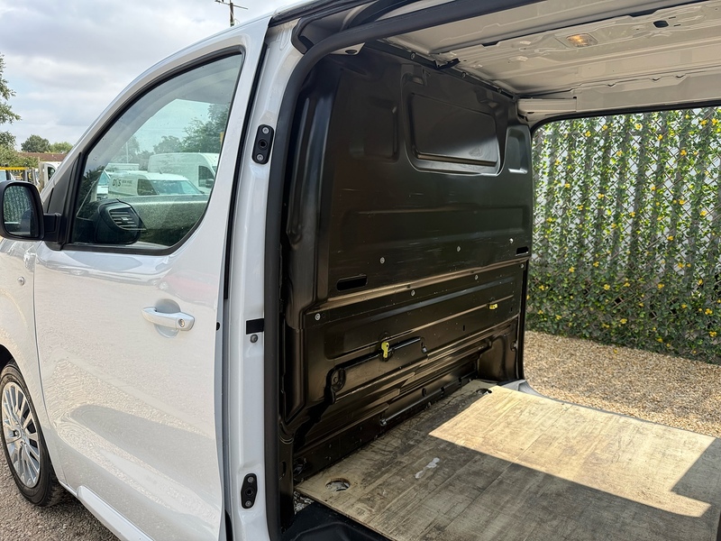 Peugeot BlueHDi 1000 Asphalt Premium + 1.5 L2 H1 LWB PANEL VAN - WHITE
