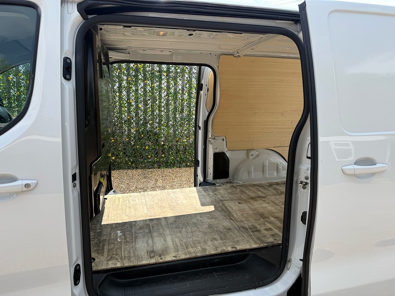 Peugeot BlueHDi 1000 Asphalt Premium + 1.5 L2 H1 LWB PANEL VAN - WHITE