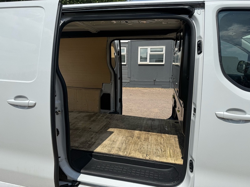 Peugeot BlueHDi 1000 Asphalt Premium + 1.5 L2 H1 LWB PANEL VAN - WHITE