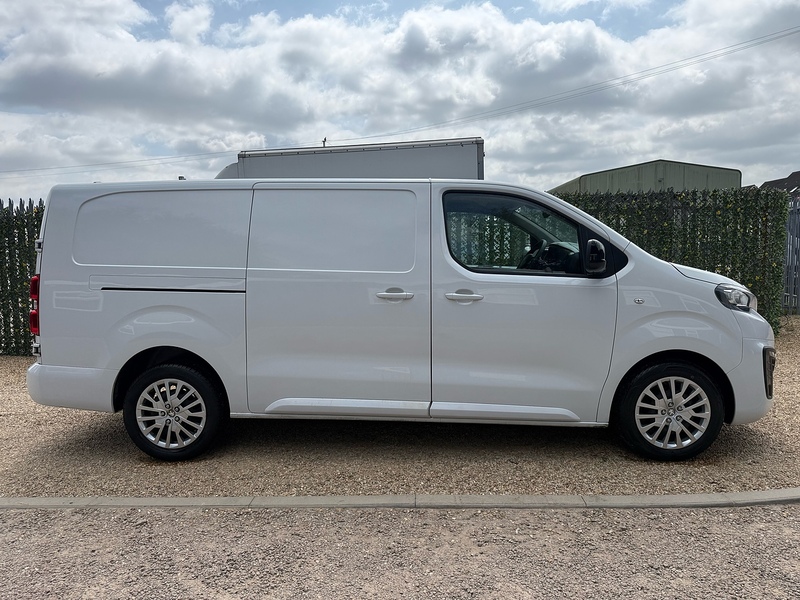 Peugeot BlueHDi 1000 Asphalt Premium + 1.5 L2 H1 LWB PANEL VAN - WHITE