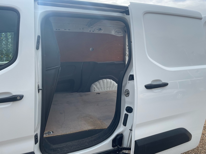 Peugeot BlueHDi 1000 Professional 1.5 5dr Panel Van Manual Diesel