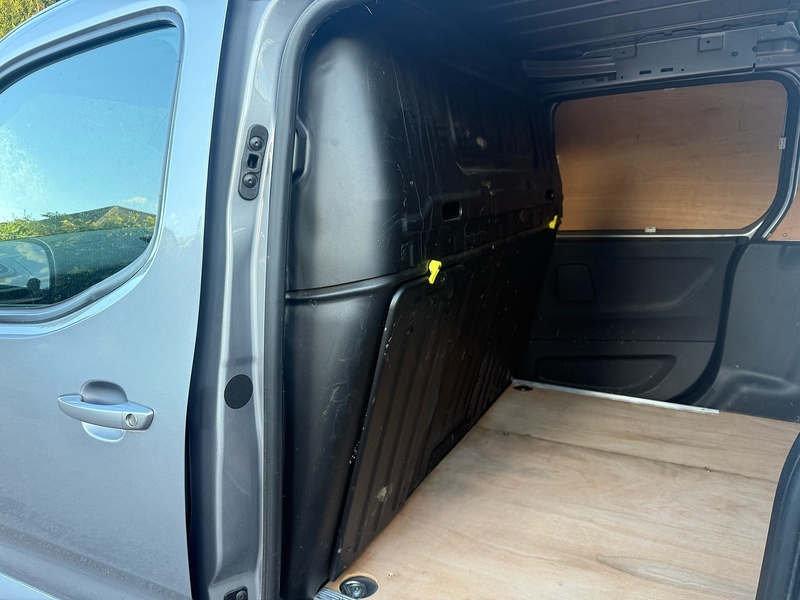 Vauxhall 1.5 Turbo D 2300 Pro L2 H1 LWB PANEL VAN 1.5 6dr Panel Van Manual Diesel