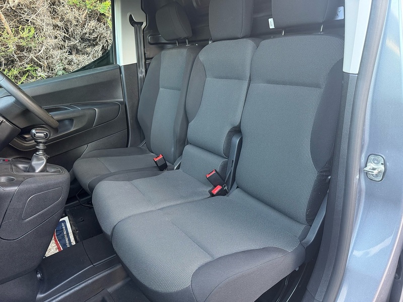 Vauxhall 1.5 Turbo D 2300 Pro L2 H1 LWB PANEL VAN 1.5 6dr Panel Van Manual Diesel