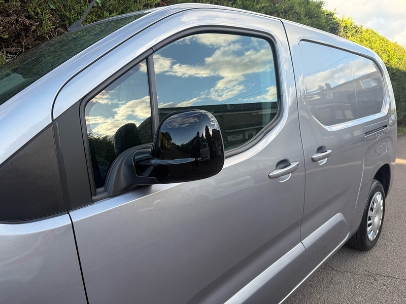 Vauxhall 1.5 Turbo D 2300 Pro L2 H1 LWB PANEL VAN 1.5 6dr Panel Van Manual Diesel
