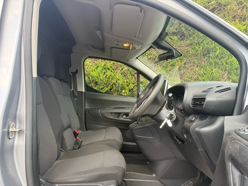 Vauxhall 1.5 Turbo D 2300 Pro L2 H1 LWB PANEL VAN 1.5 6dr Panel Van Manual Diesel