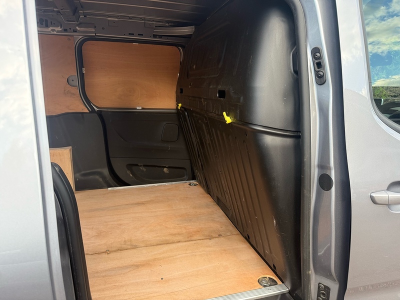 Vauxhall 1.5 Turbo D 2300 Pro L2 H1 LWB PANEL VAN 1.5 6dr Panel Van Manual Diesel