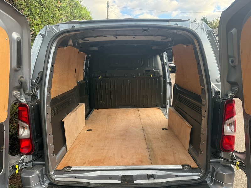 Vauxhall 1.5 Turbo D 2300 Pro L2 H1 LWB PANEL VAN 1.5 6dr Panel Van Manual Diesel