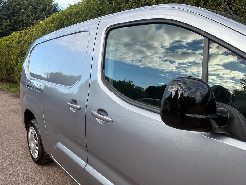 Vauxhall 1.5 Turbo D 2300 Pro L2 H1 LWB PANEL VAN 1.5 6dr Panel Van Manual Diesel