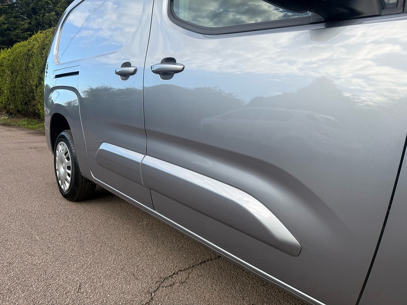 Vauxhall 1.5 Turbo D 2300 Pro L2 H1 LWB PANEL VAN 1.5 6dr Panel Van Manual Diesel