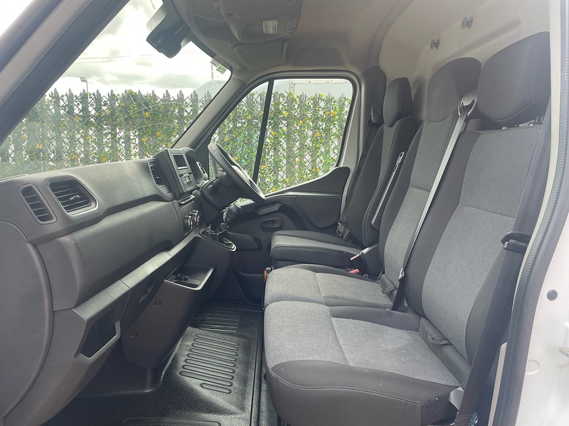 Renault 35 2.3 Dci  Business+ 2.3 L3 LWB PANEL VAN - WHITE 2.3 3dr Panel Van Manual Diesel