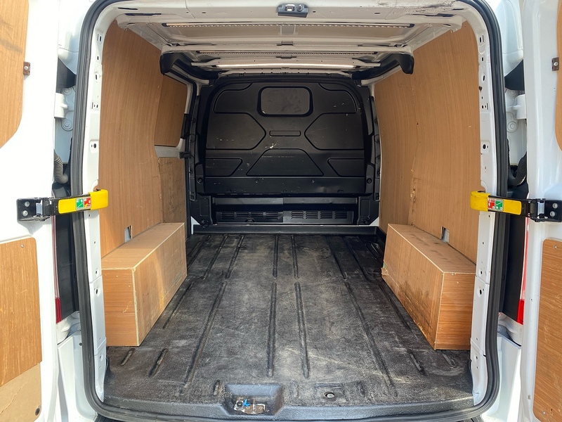 Ford 300 2.0 EcoBlue Limited SWB L1 PANEL VAN 2.0 5dr Panel Van Manual Diesel