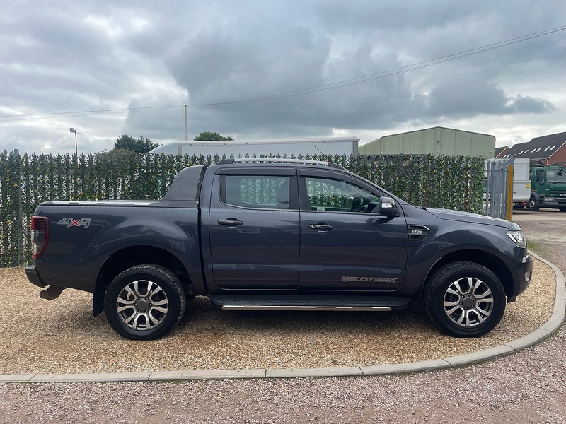 Ford 3.2 TDCi Wildtrak 3.2 4x4 DOUBLE CAB PICKUP TRUCK WITH CANOPY - AUTOMATIC 3.2 4dr Pickup Automatic Diesel