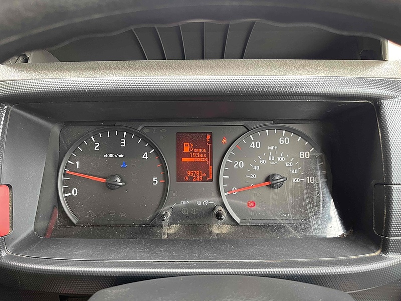 Nissan 35.14 2.5 dCi MWB S/C TIPPER DRW