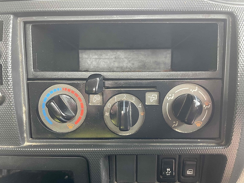 Nissan 35.14 2.5 dCi MWB S/C TIPPER DRW