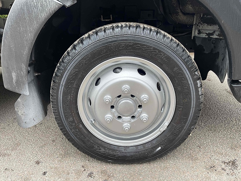 Nissan 35.14 2.5 dCi MWB S/C TIPPER DRW