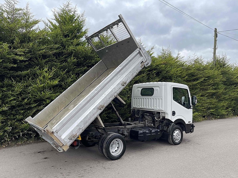 Nissan 35.14 2.5 dCi MWB S/C TIPPER DRW